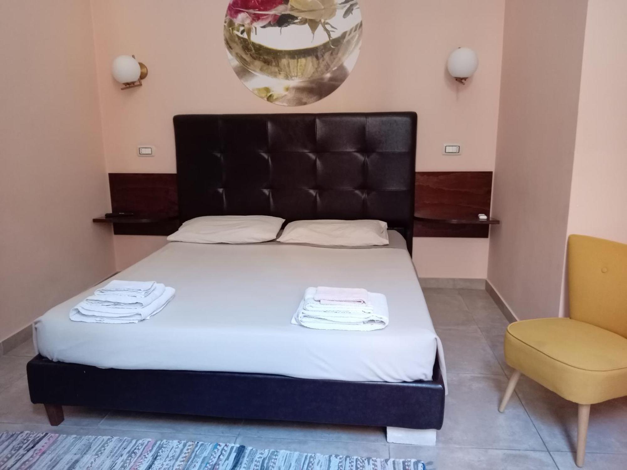 לצ'ה Piazza Verdi Liberty House מראה חיצוני תמונה