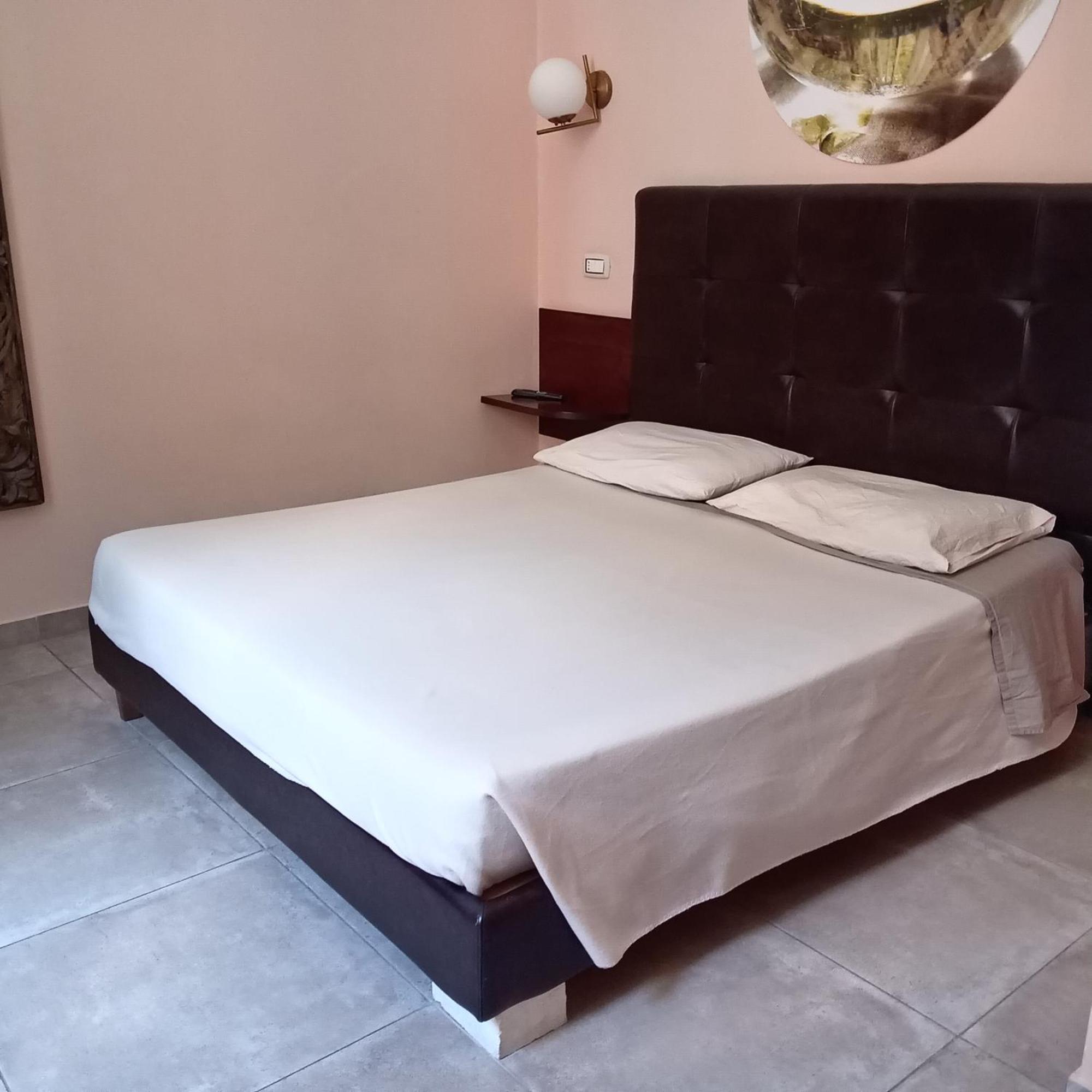לצ'ה Piazza Verdi Liberty House מראה חיצוני תמונה