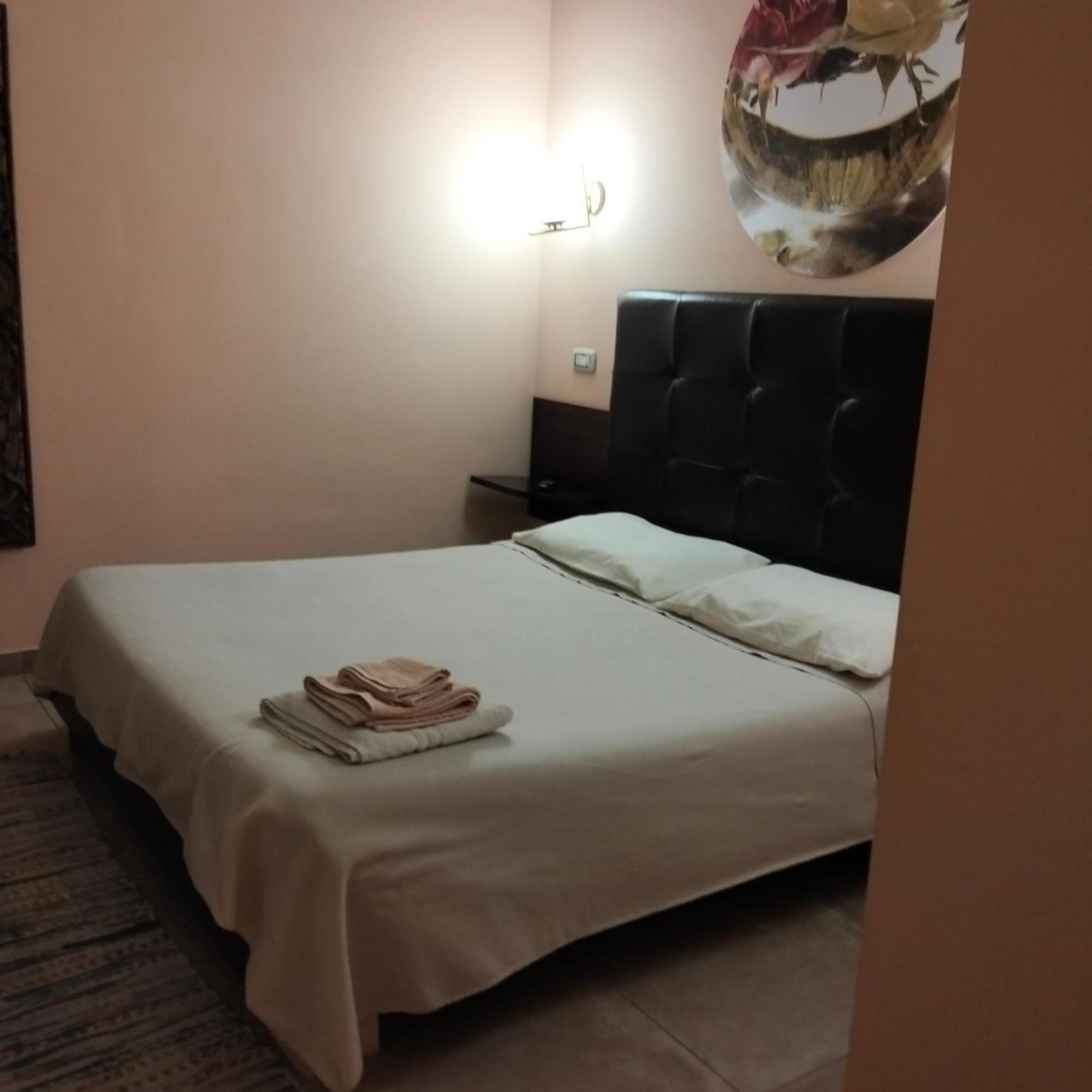 לצ'ה Piazza Verdi Liberty House מראה חיצוני תמונה