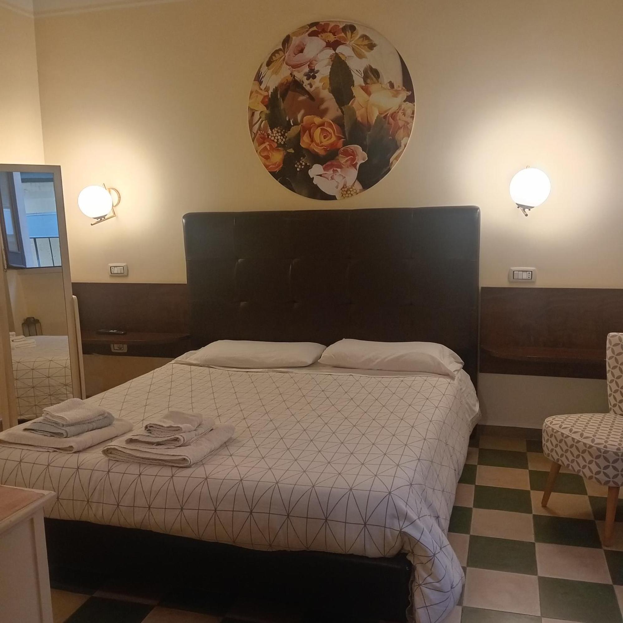 לצ'ה Piazza Verdi Liberty House מראה חיצוני תמונה